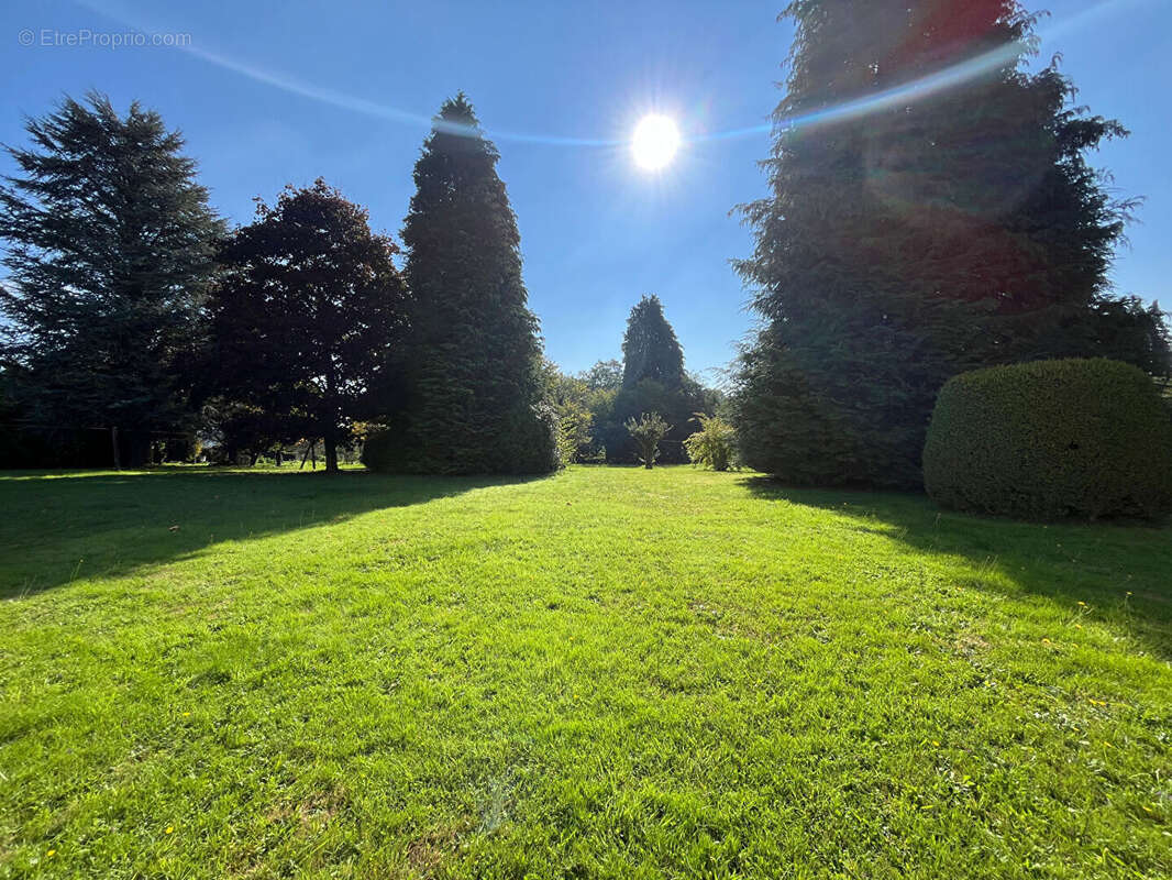 Maison à LA JONCHERE-SAINT-MAURICE