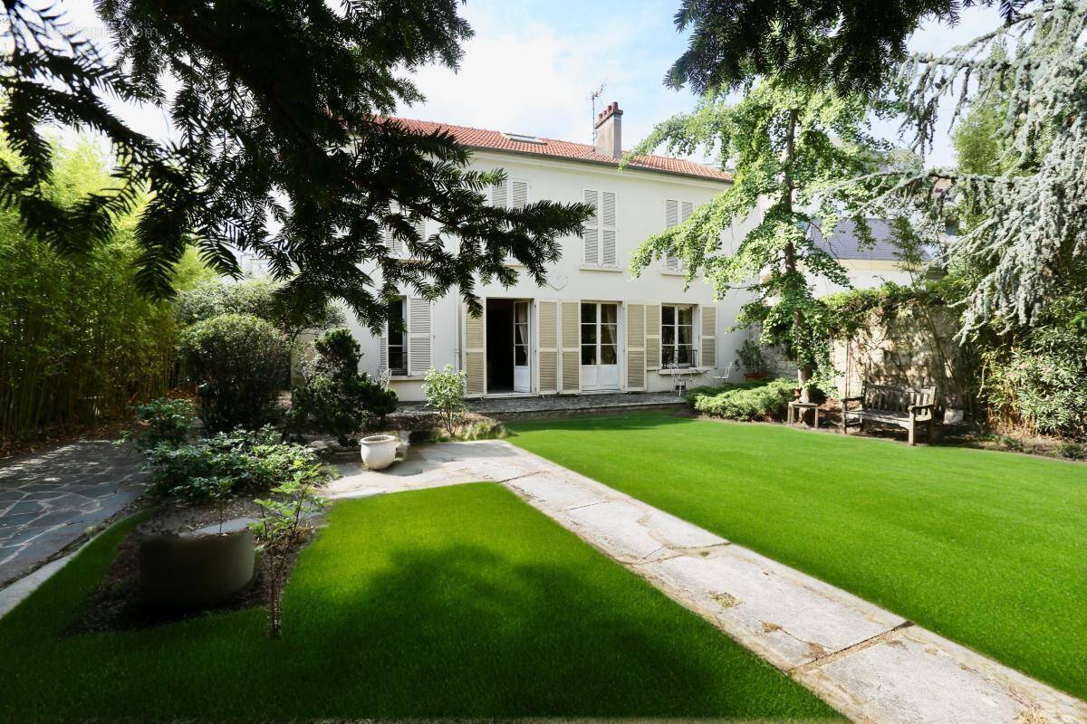 Maison à LA GARENNE-COLOMBES
