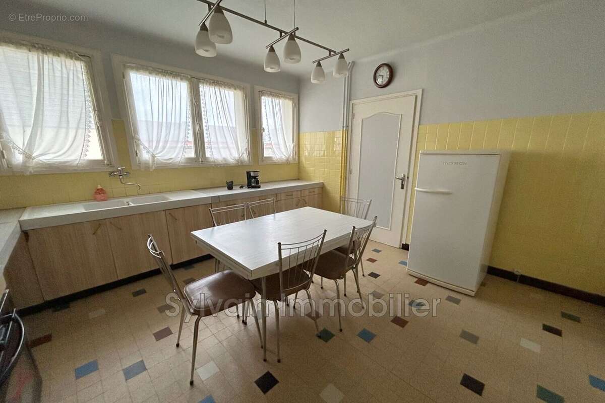 Maison à MOLIENS