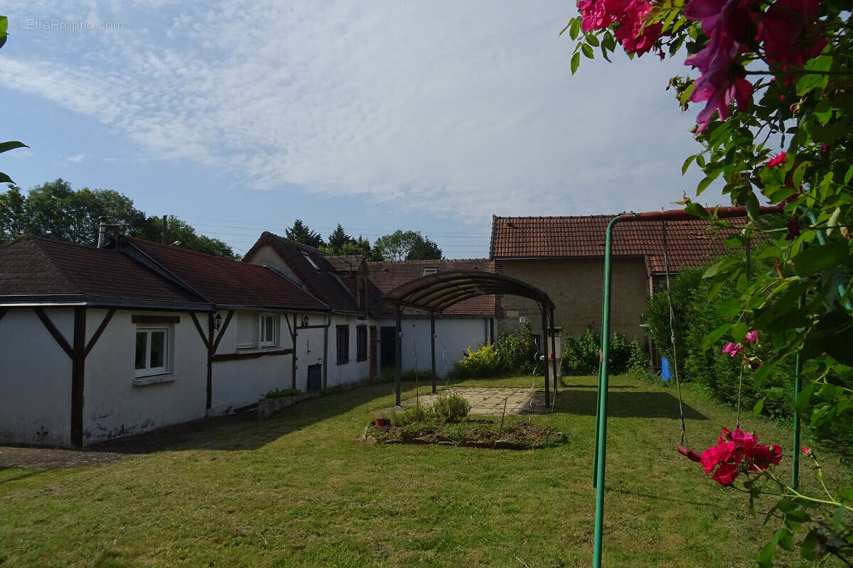 Maison à LA BAZOCHE-GOUET