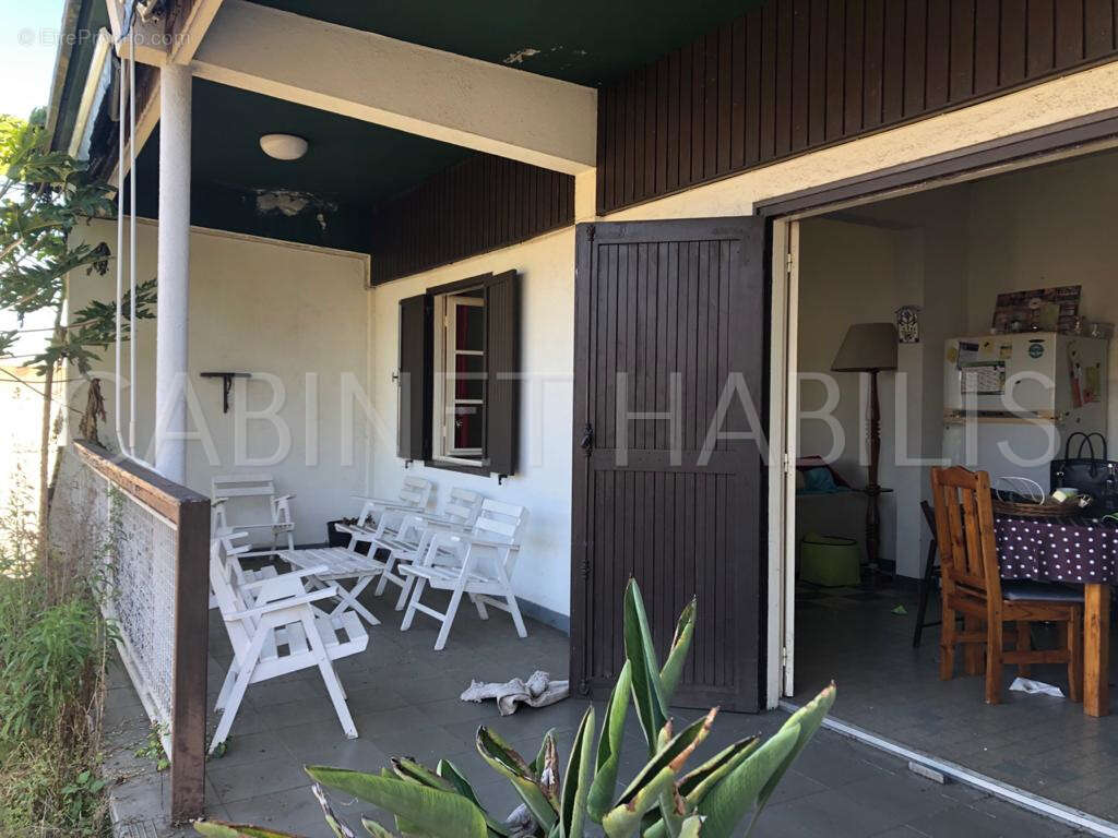A vendre - une maison a demolir ou a renover sur un terrain de 651 m2 environ - le tampon - 297 500 € hai - photo 6