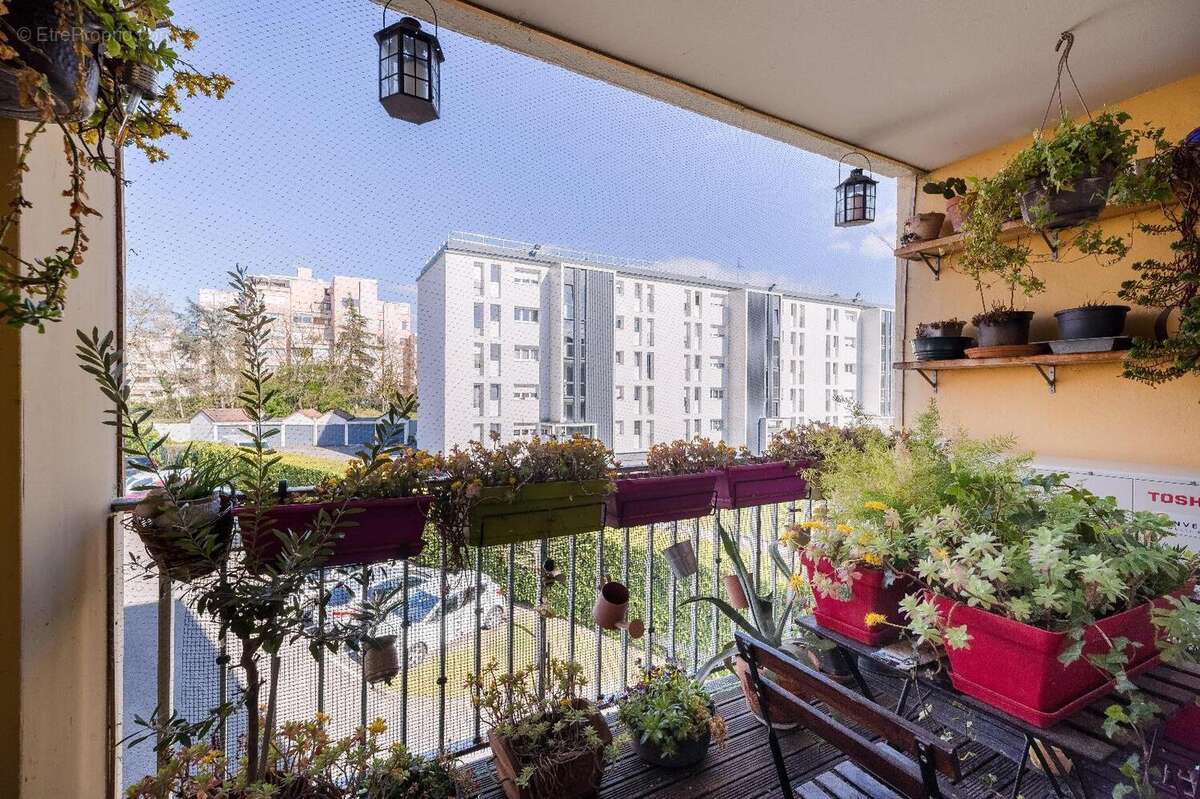 Appartement 95 m² à Decines-Charpieu  - photo 9