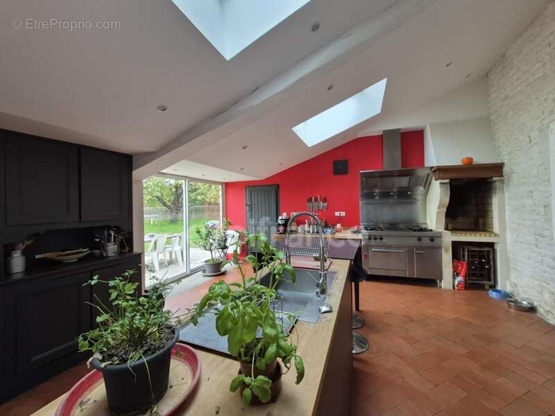 Maison à SAINT-SATURNIN-DU-BOIS