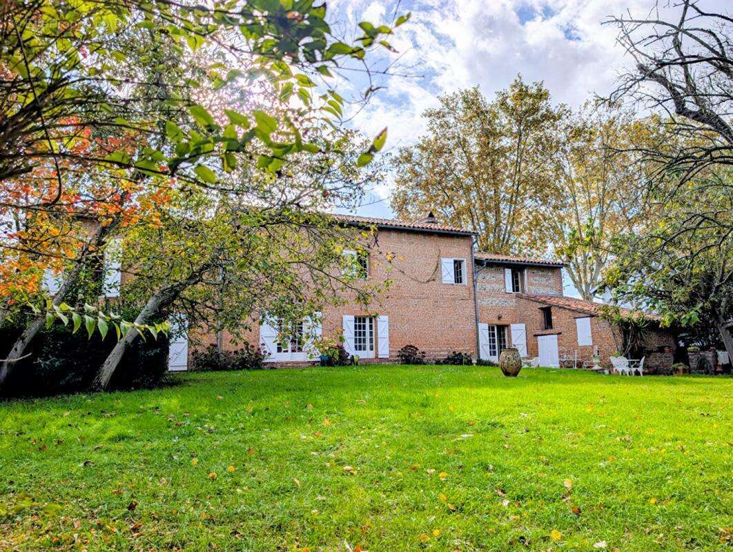 Demeure de caractère avec dépendance et garage sur terrain de 1100 m² - photo 13