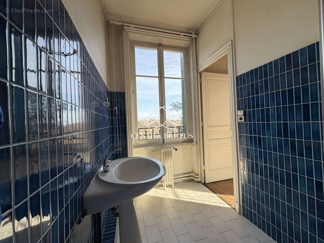 Appartement 25 m² à Charbonnieres-Les-Bains  - photo 4