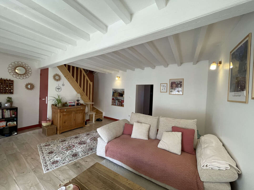 Maison 130 m² à Saint-Cyr-De-Valorges  - photo 7