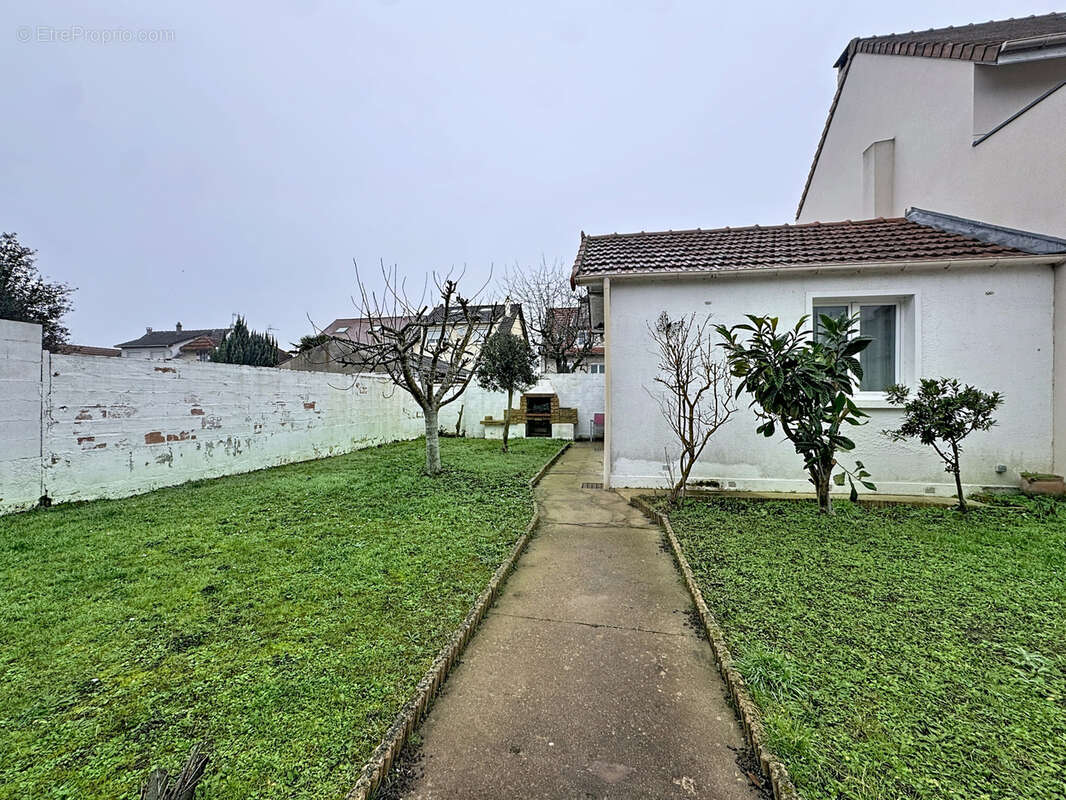 Maison à PARAY-VIEILLE-POSTE