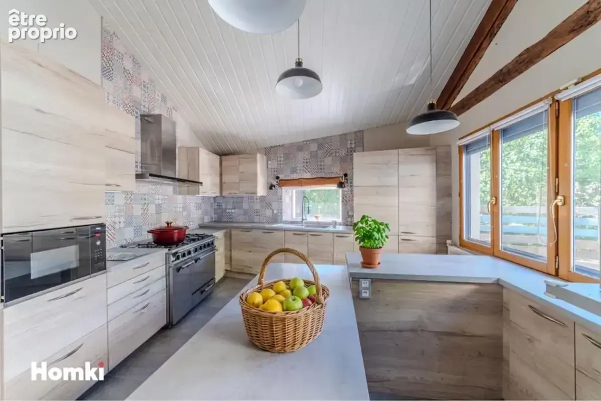 Ferme de village T8 de 168m² entièrement rénovée avec dépendances - Saint-Hymetière-sur-Valouse - photo 3
