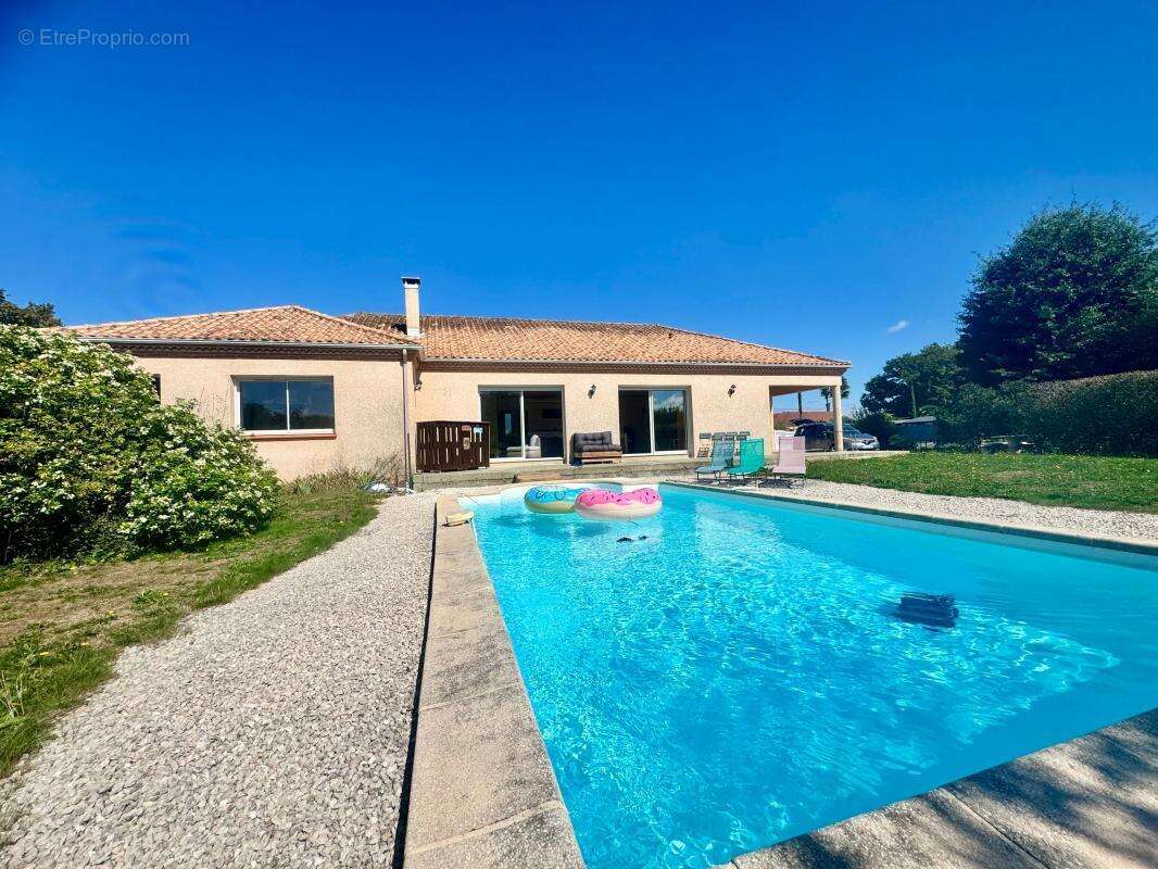Maison à LOMBIA