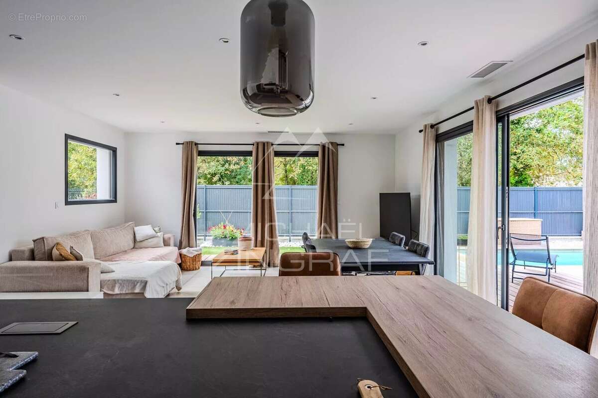 À deux pas du Bassin, une villa moderne prête à vivre - photo 4