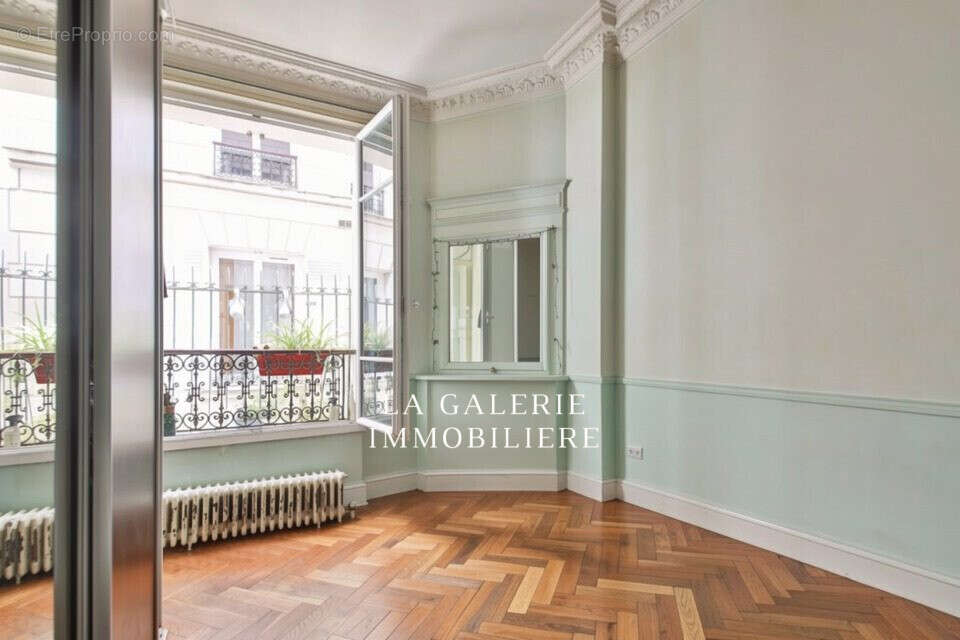Appartement à PARIS-14E