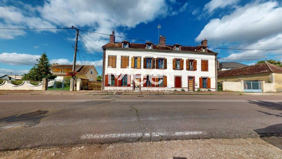 Appartement à BRIENON-SUR-ARMANCON