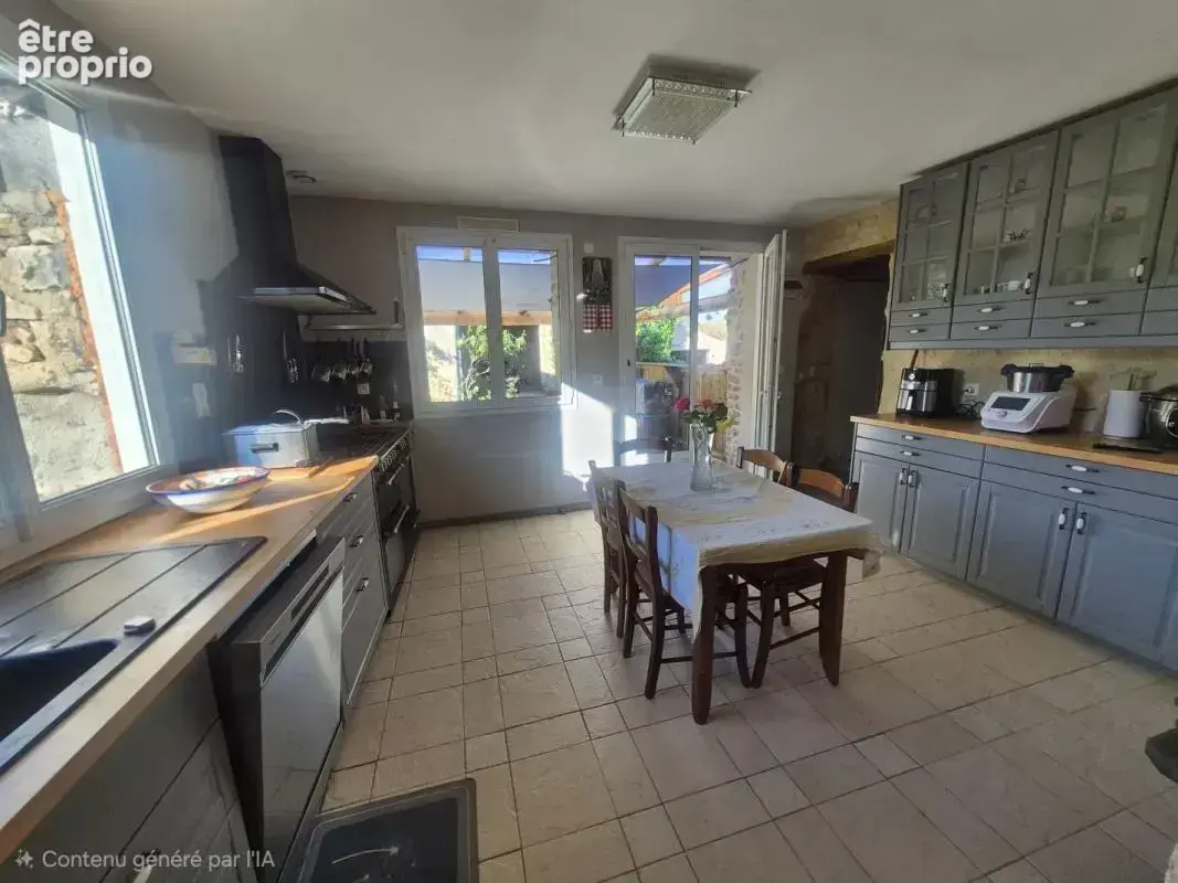 Maison 10 pièces 285 m² à vendre à Saint-Hilaire-Des-Loges (85240) - photo 2