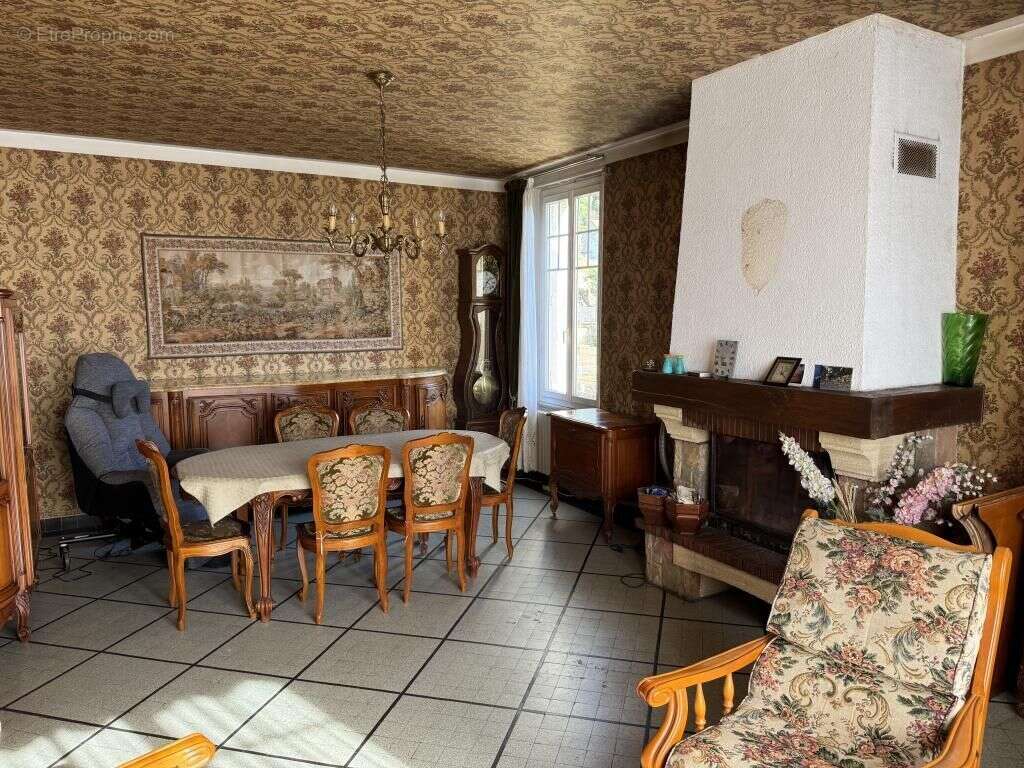 Maison à SAINT-AMAND-MONTROND