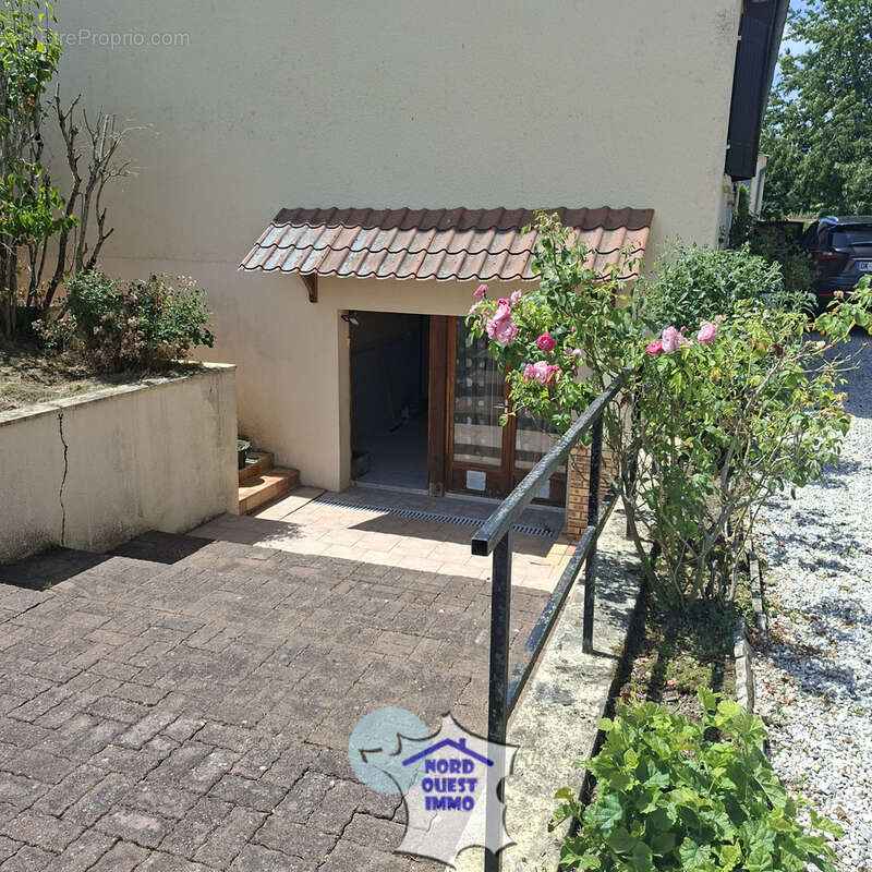 Maison avec grand terrain, dépendance et verger - photo 11