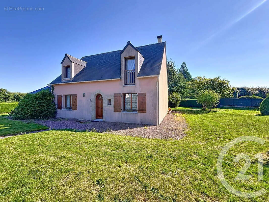 Maison à COLLINEE