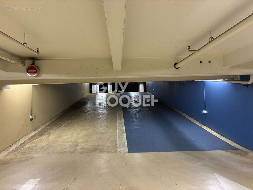 Parking à PARIS-10E