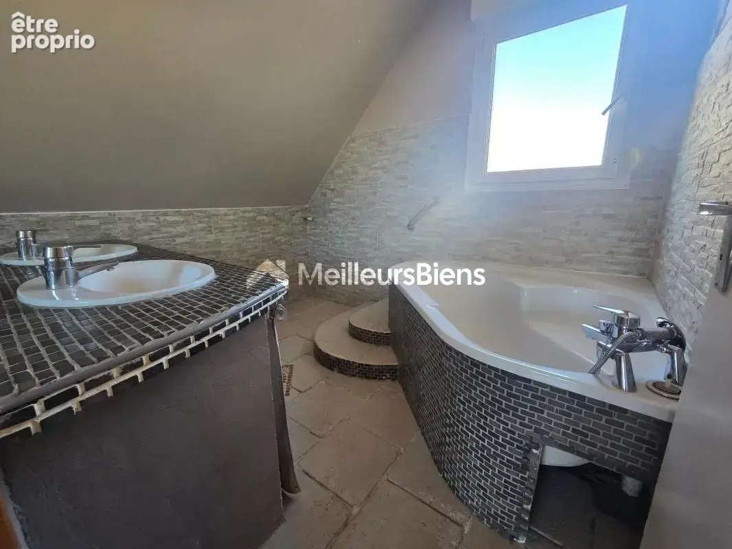 Ensemble immobilier à Dole 7 pièces 5 chambres sur 623 m² de terrain - photo 10