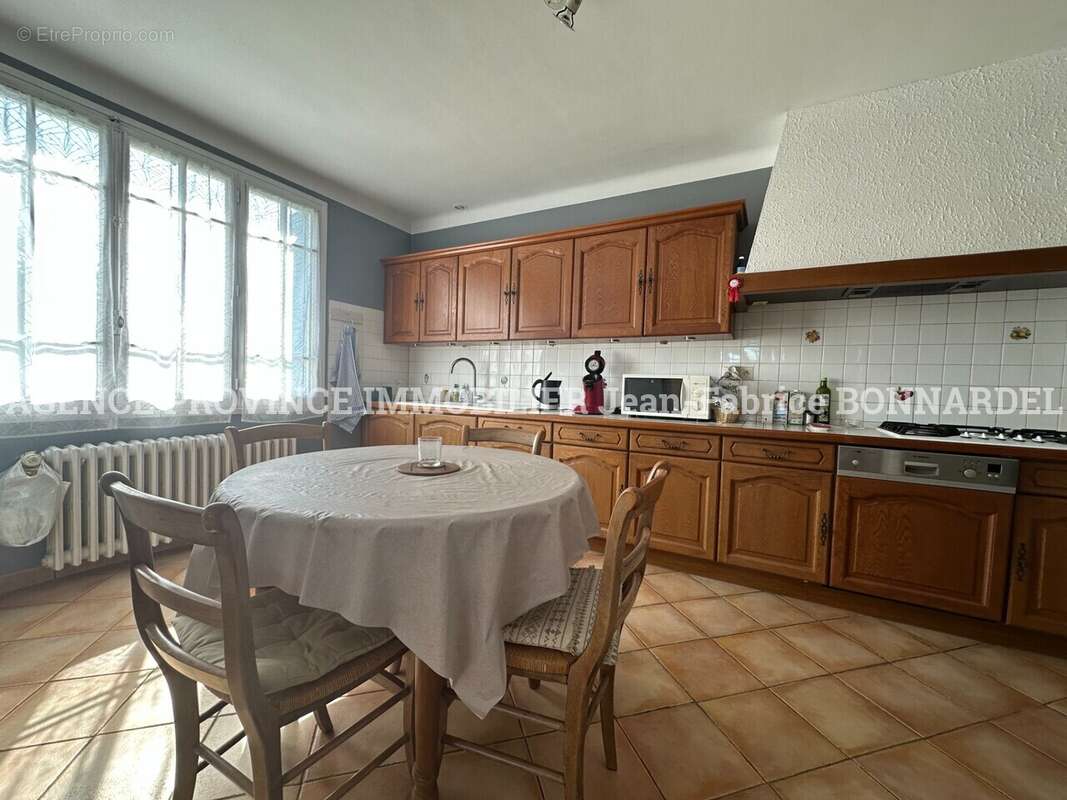 Maison 152 m² à Grignan  - photo 6