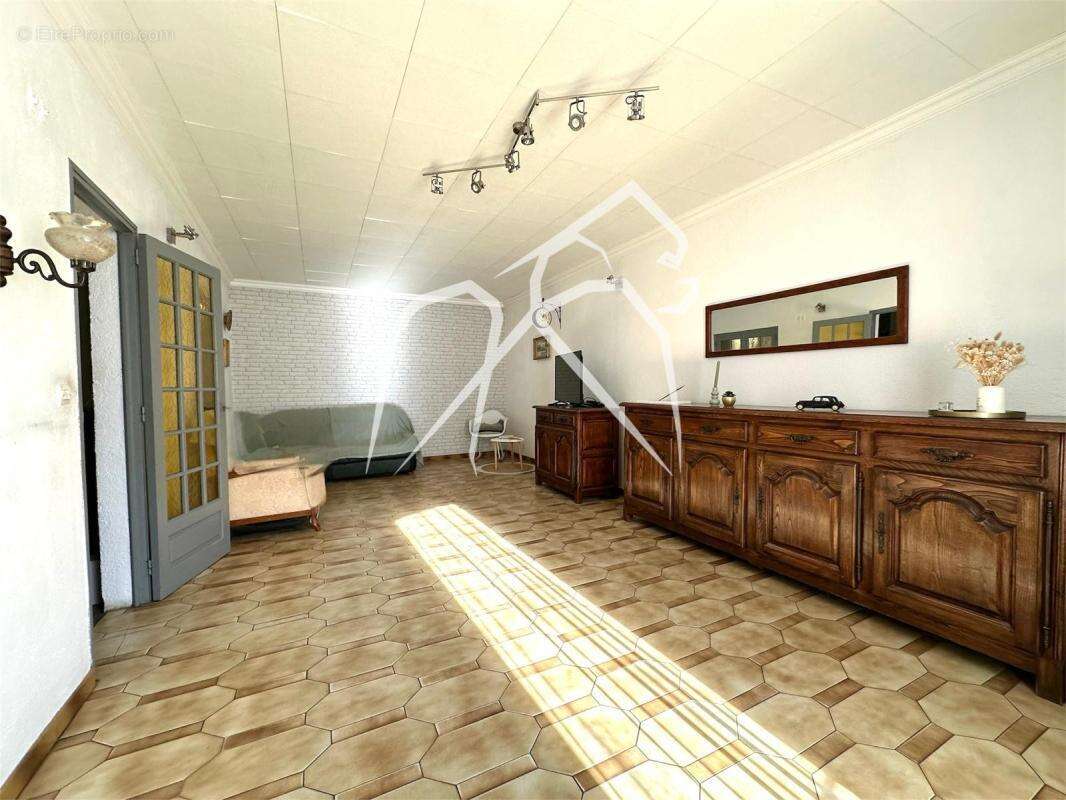 Maison de Ville à Rénover  5 Pièces  Montpellier  228m² + Garage 36m² - photo 2