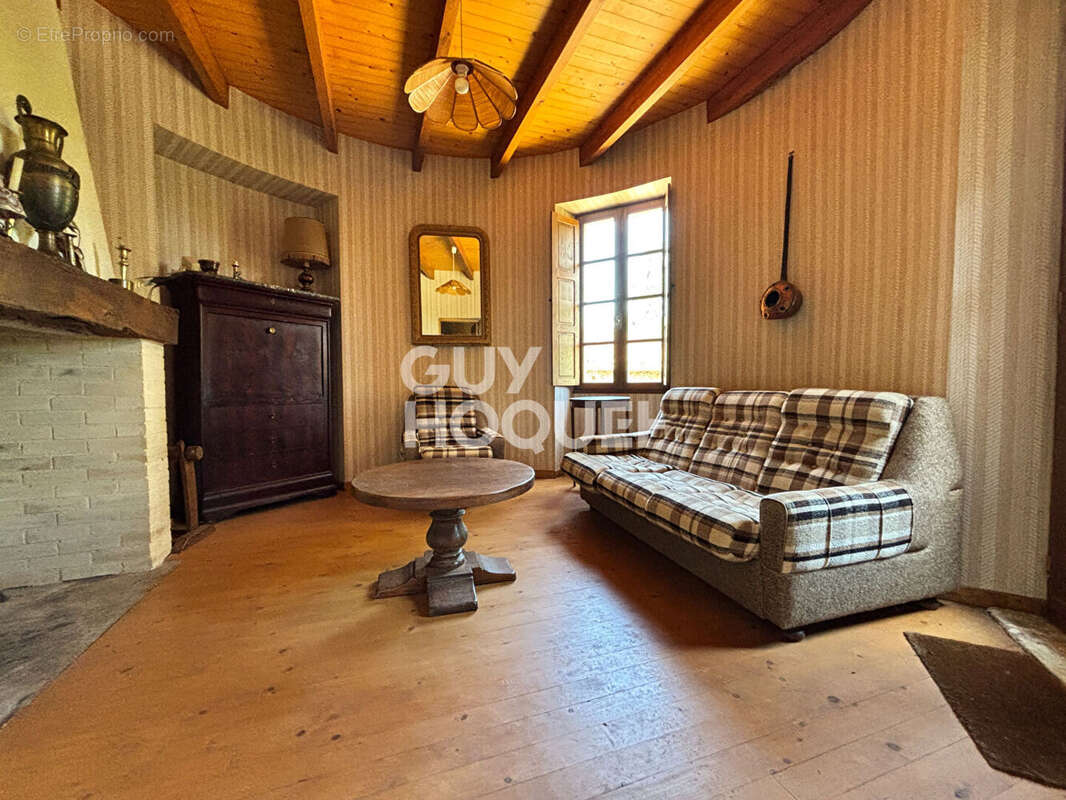 Maison à FRAYSSINET-LE-GELAT