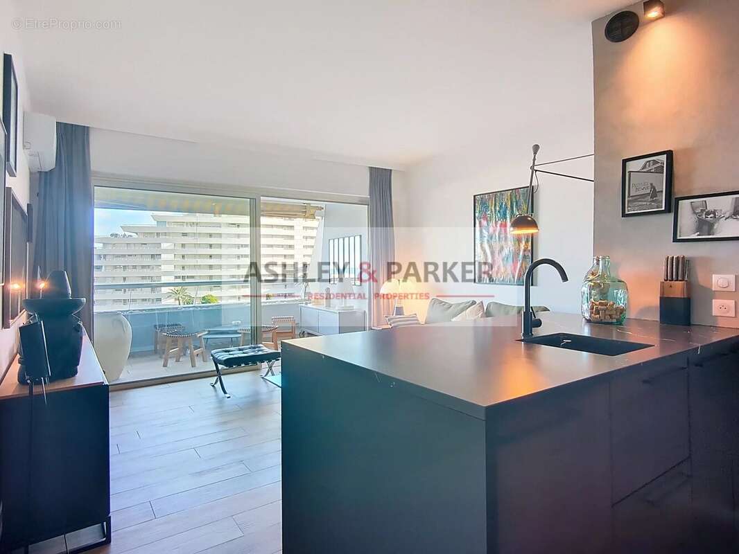 Appartement à VILLENEUVE-LOUBET