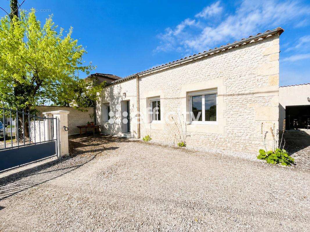 Maison 156 m² à Arces  - photo 26