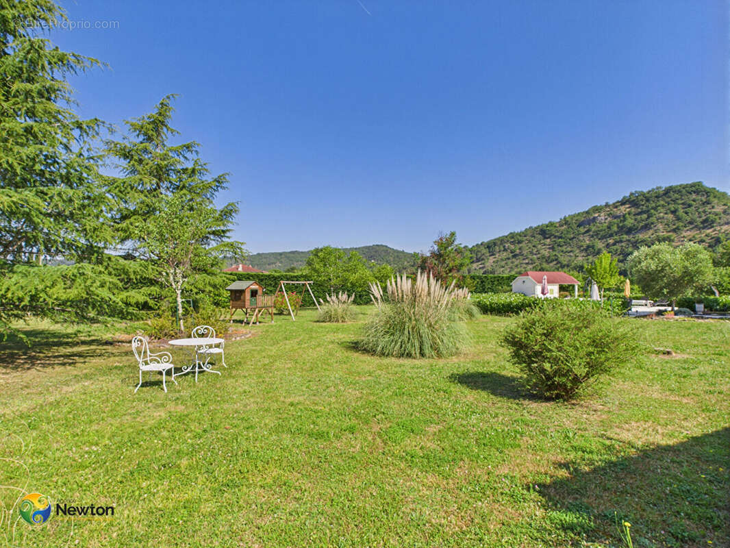 LOT- LUZECH    Superbe propriété, 4 chambres, située dans un grand parc clos avec piscine chauffée. - photo 17
