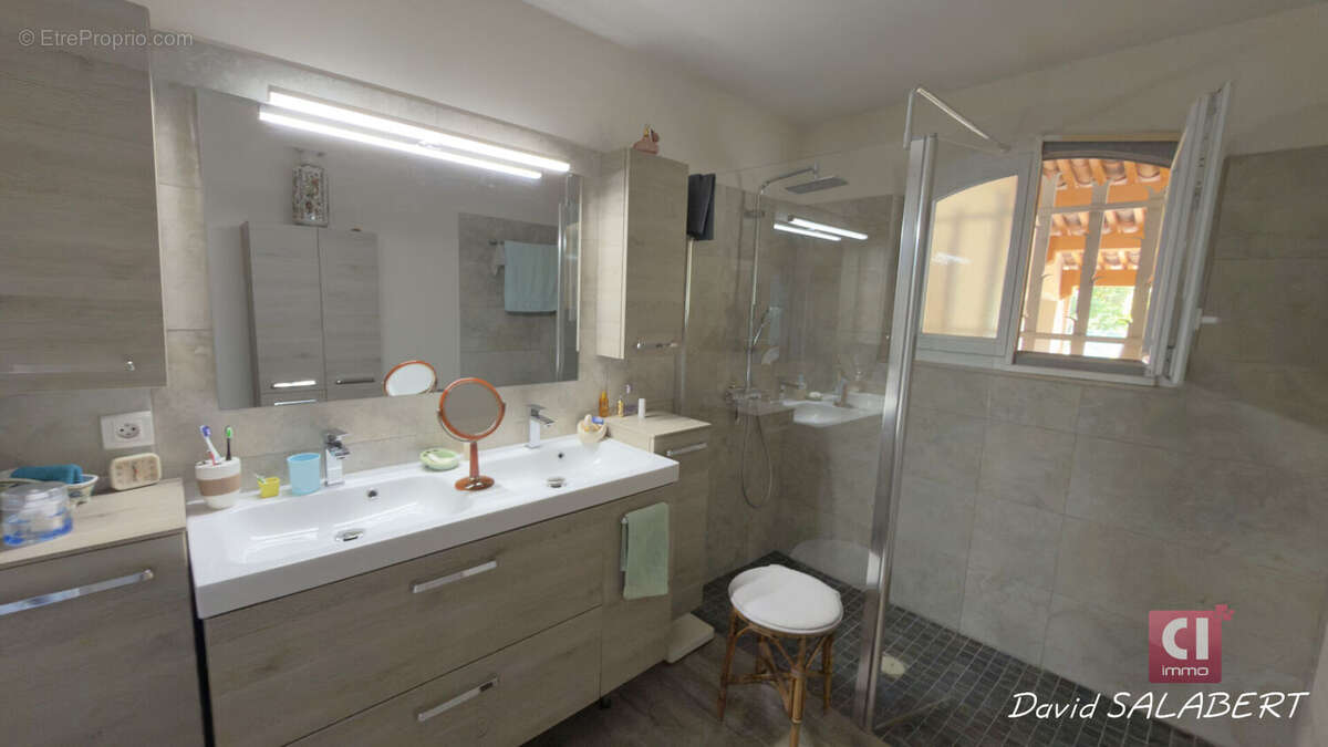 Néoules ? Villa familiale avec piscine sur 2 597 m² de terrain paysager - photo 9