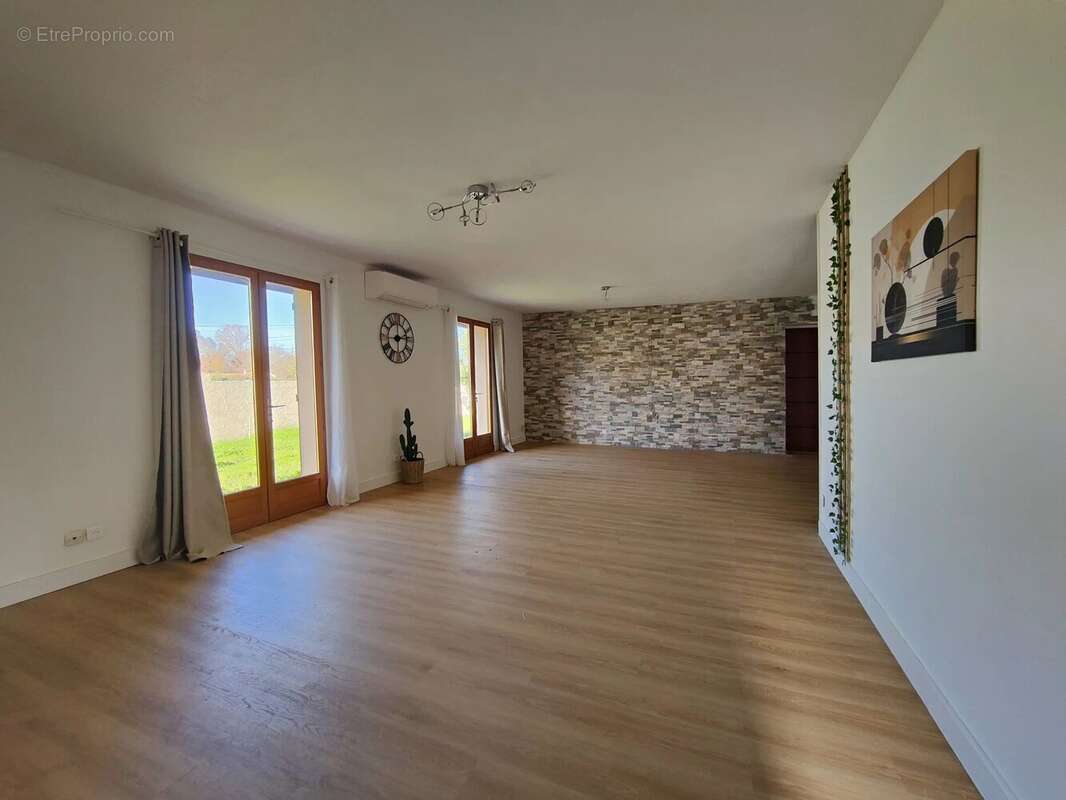 Maison à AYGUEMORTE-LES-GRAVES