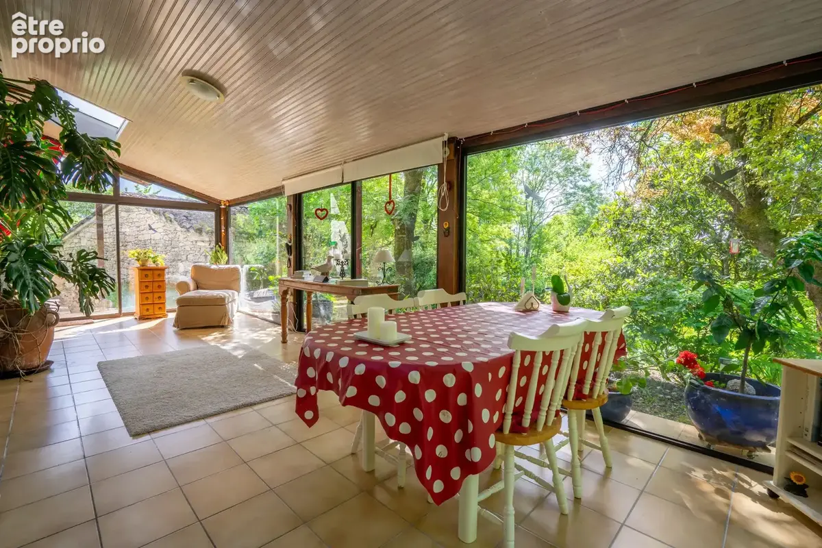 Propriété équestre de caractère avec 5 hectares, piscine couverte et dépendances - photo 10