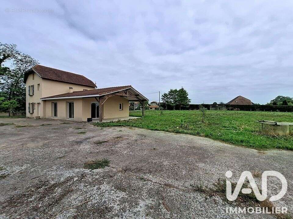 Maison 159 m² à Fichous-Riumayou  - photo 2