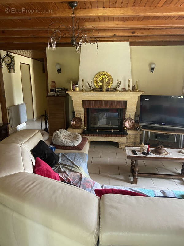Propriété sur 1Ha 10a 55ca, maison ancienne et séchoir aménagé avec dépendances - photo 9
