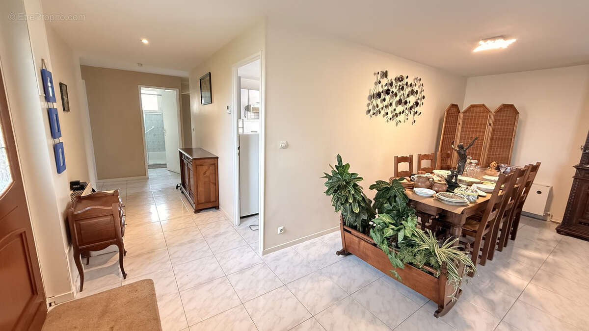 Maison à SAINT-PRYVE-SAINT-MESMIN