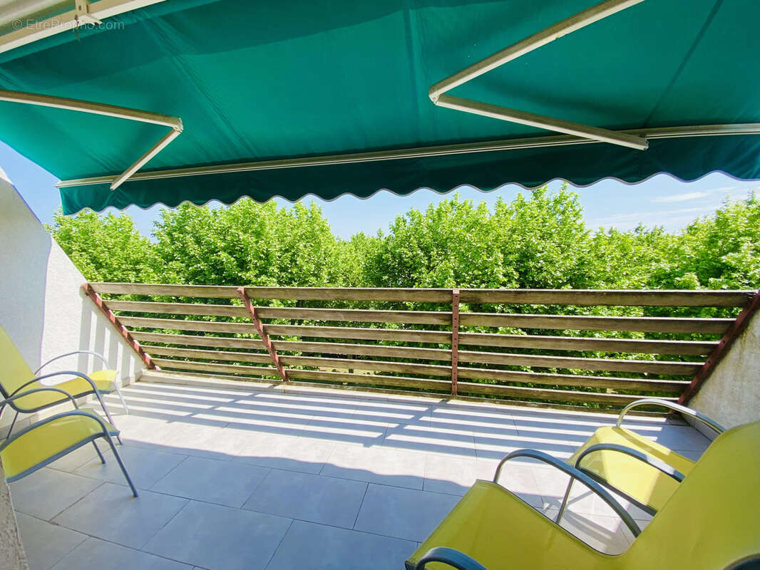 Magnifique deux pièces avec terrasse, parking, cellier,  piscine et ascenseur. - photo 11