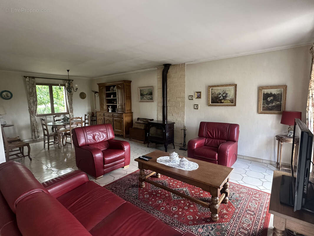 Maison à VAUX-LE-PENIL