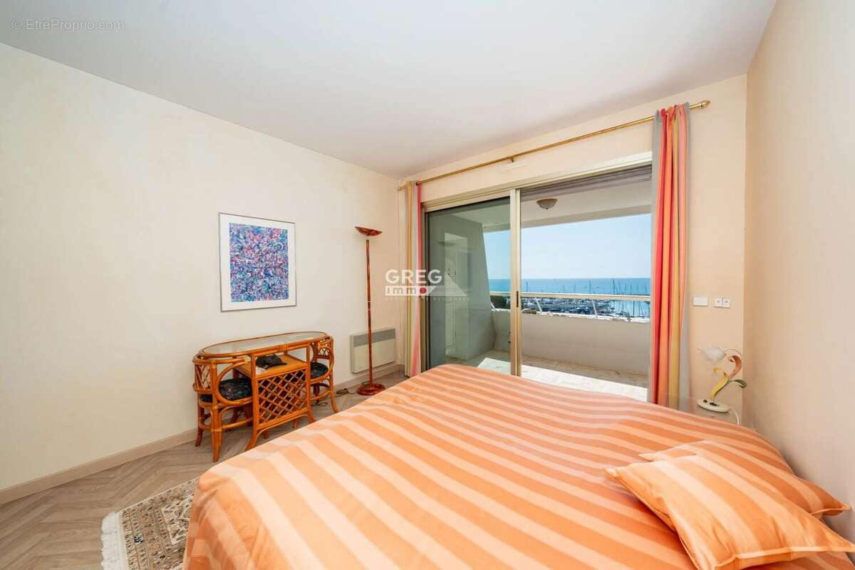 Appartement à VILLENEUVE-LOUBET
