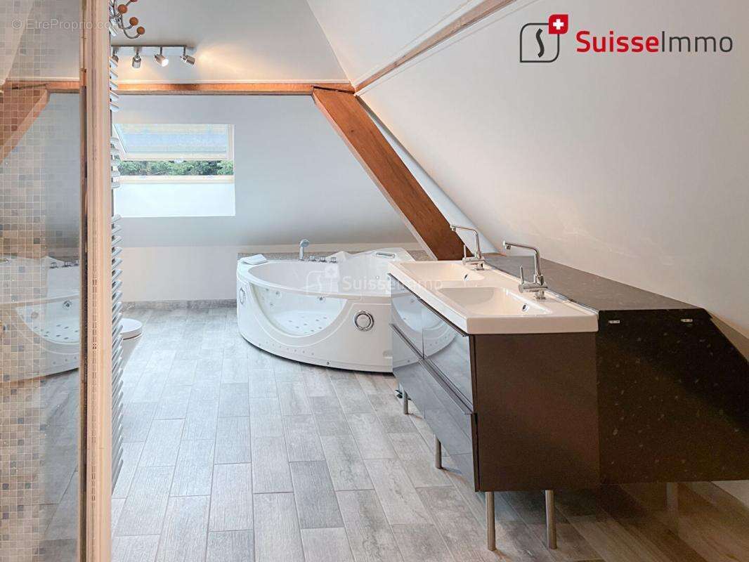 Maison de maître Maiche 10 pièce(s) 250 m2 - photo 9