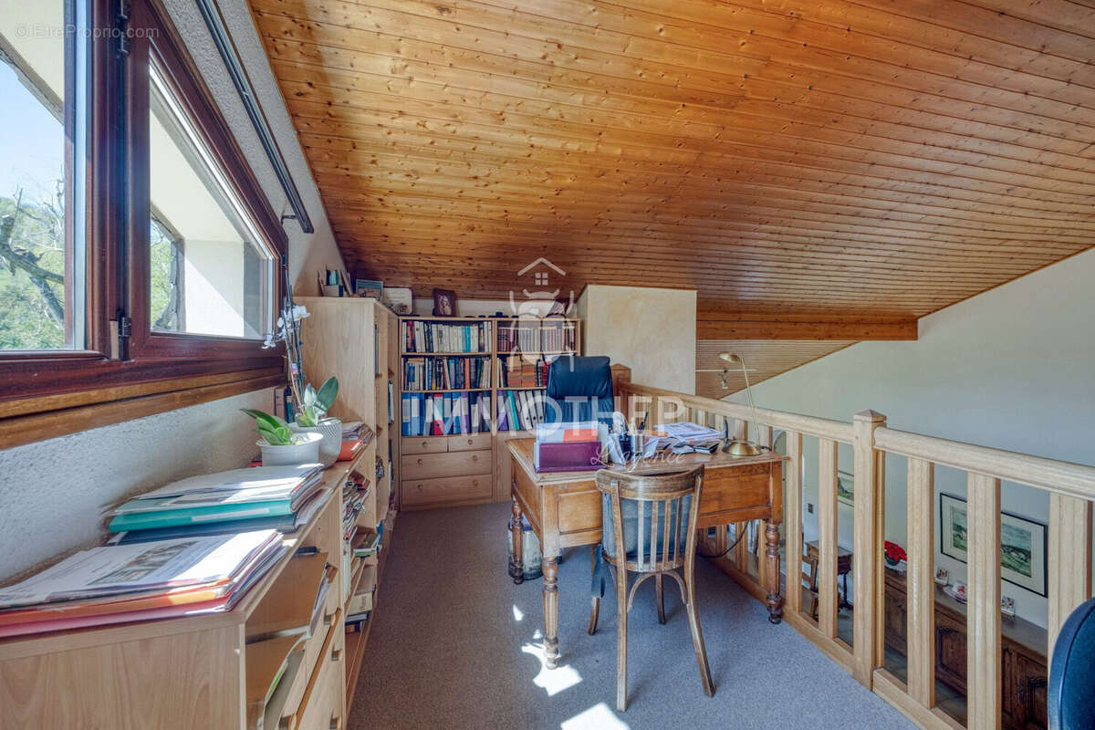Maison 176 m² à Brie-Et-Angonnes  - photo 9