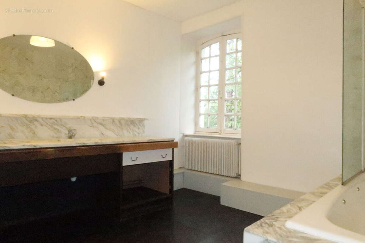 Maison à CHATEAU-CHERVIX