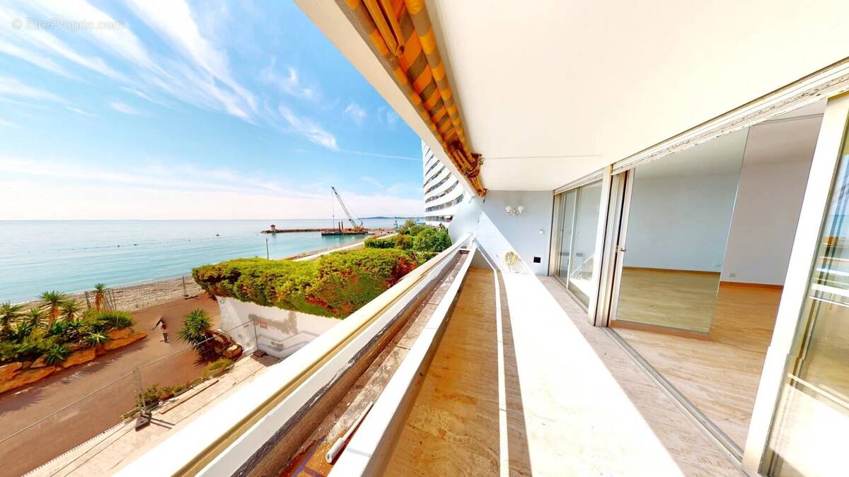 Appartement à VILLENEUVE-LOUBET