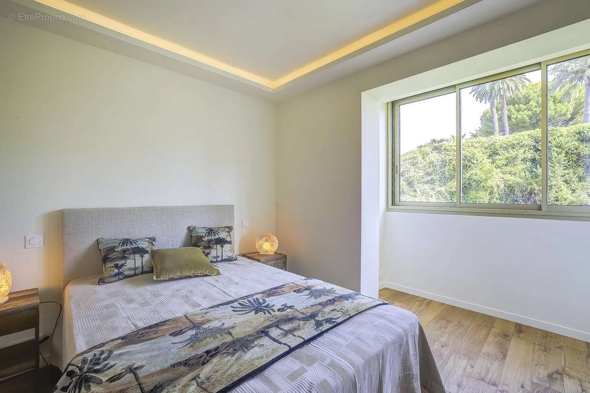 Luxueux Appartement à Cannes Basse Californie, Résidence avec jardin et piscine, vue mer - photo 28