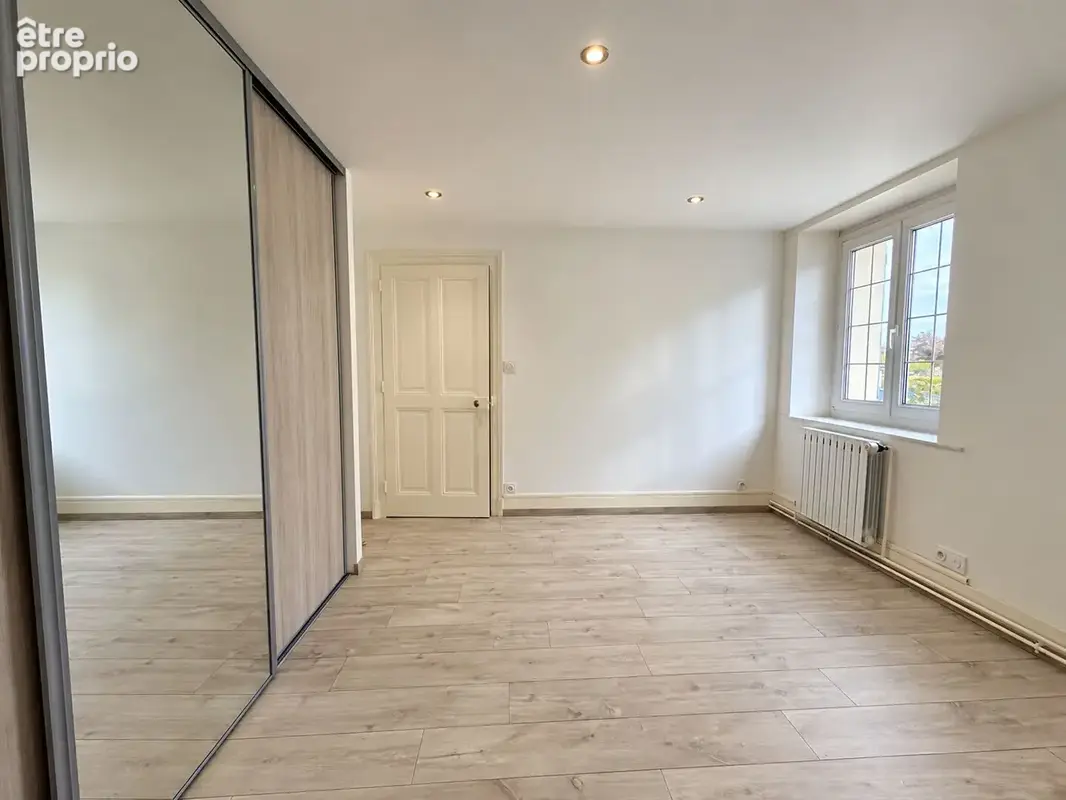 Maison mitoyenne en pierre rénovée avec 3 chambres et Garage - photo 6