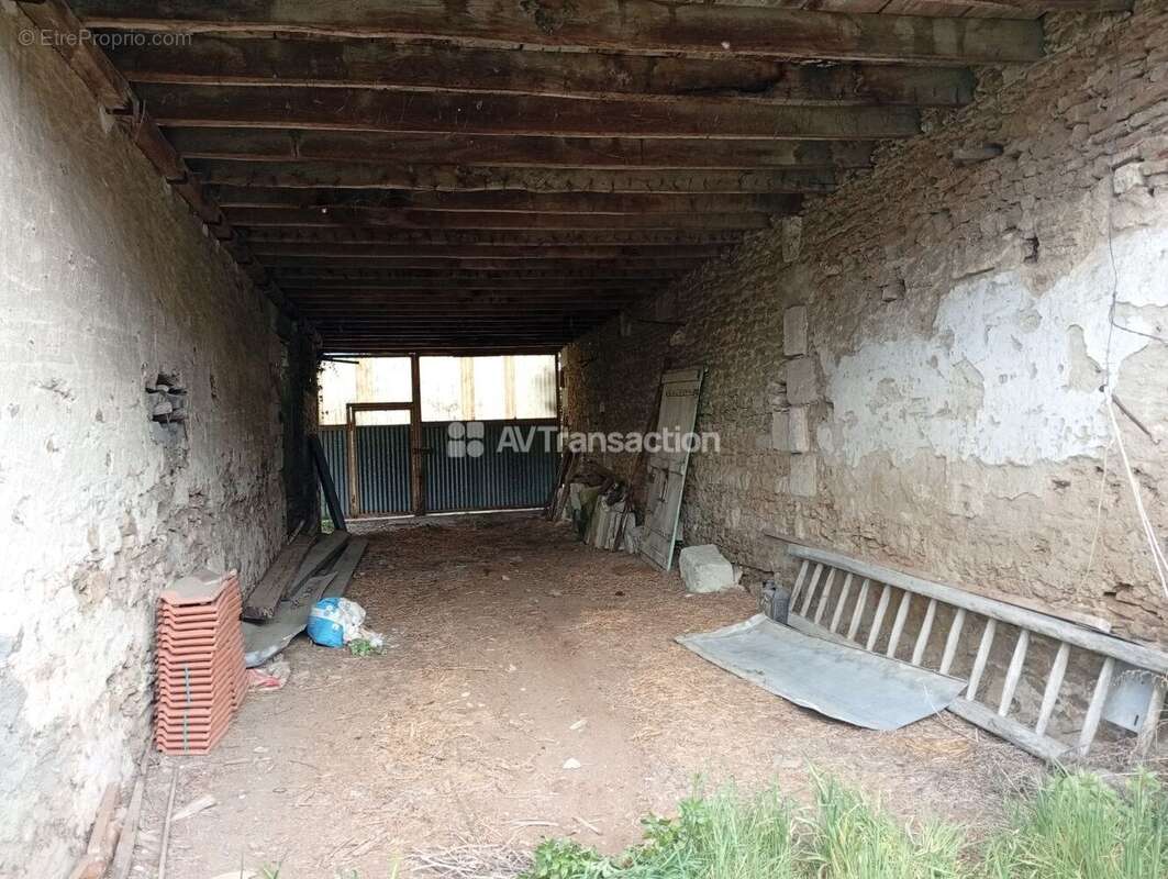 Terrain à LENCLOITRE