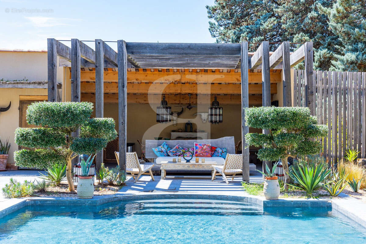 Maison à SAINTE-CECILE-LES-VIGNES