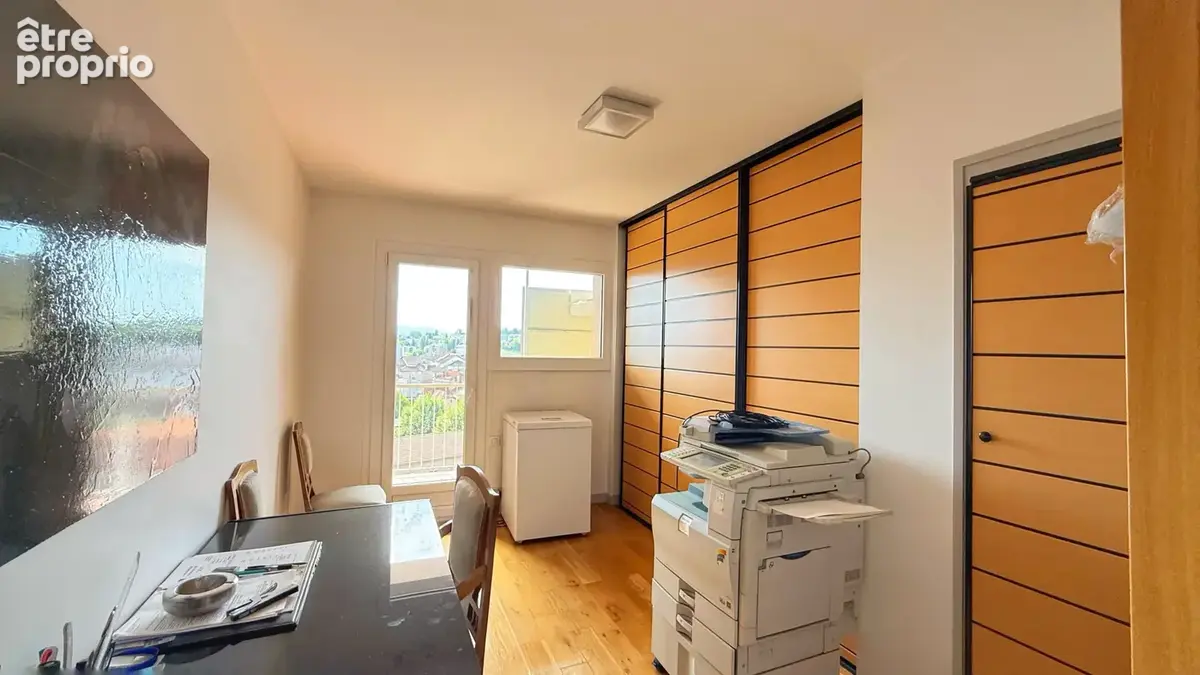 VOIRON - T6 de 144 m2 avec balcons, garage et caves - photo 10