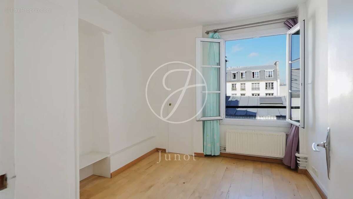 Appartement à PARIS-3E