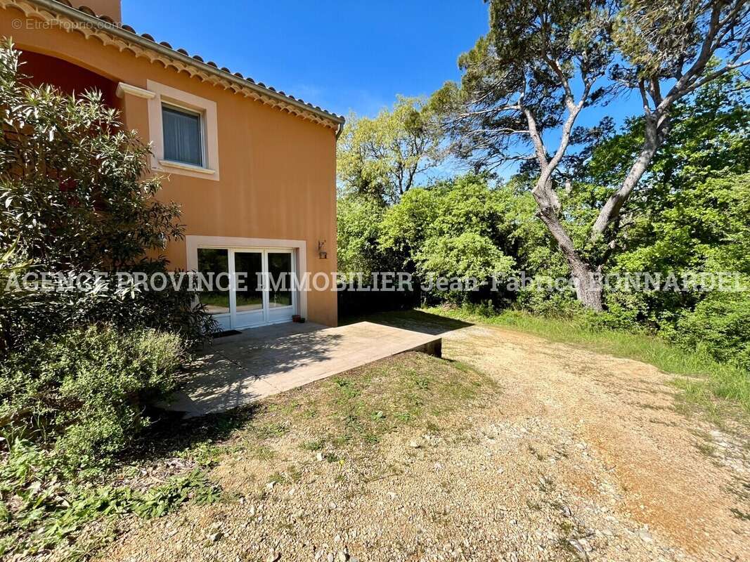 Appartement à LA BAUME-DE-TRANSIT