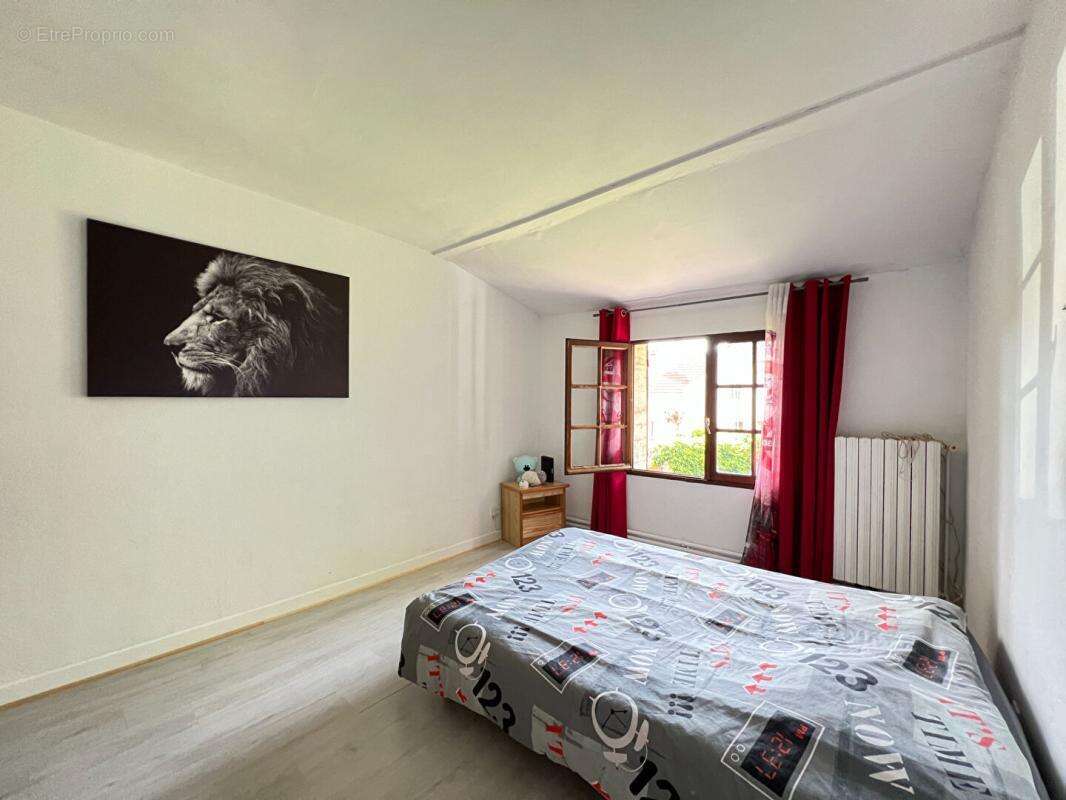 Corps de ferme avec grange et jardin clos -165 m² - Aubiat - Fort potentiel - photo 13