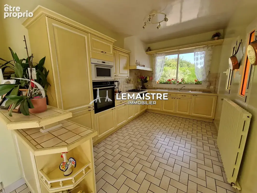 Maison à vendre - proche St-Romain - 199 m² - Sous-sol complet - jardin et verger - photo 6